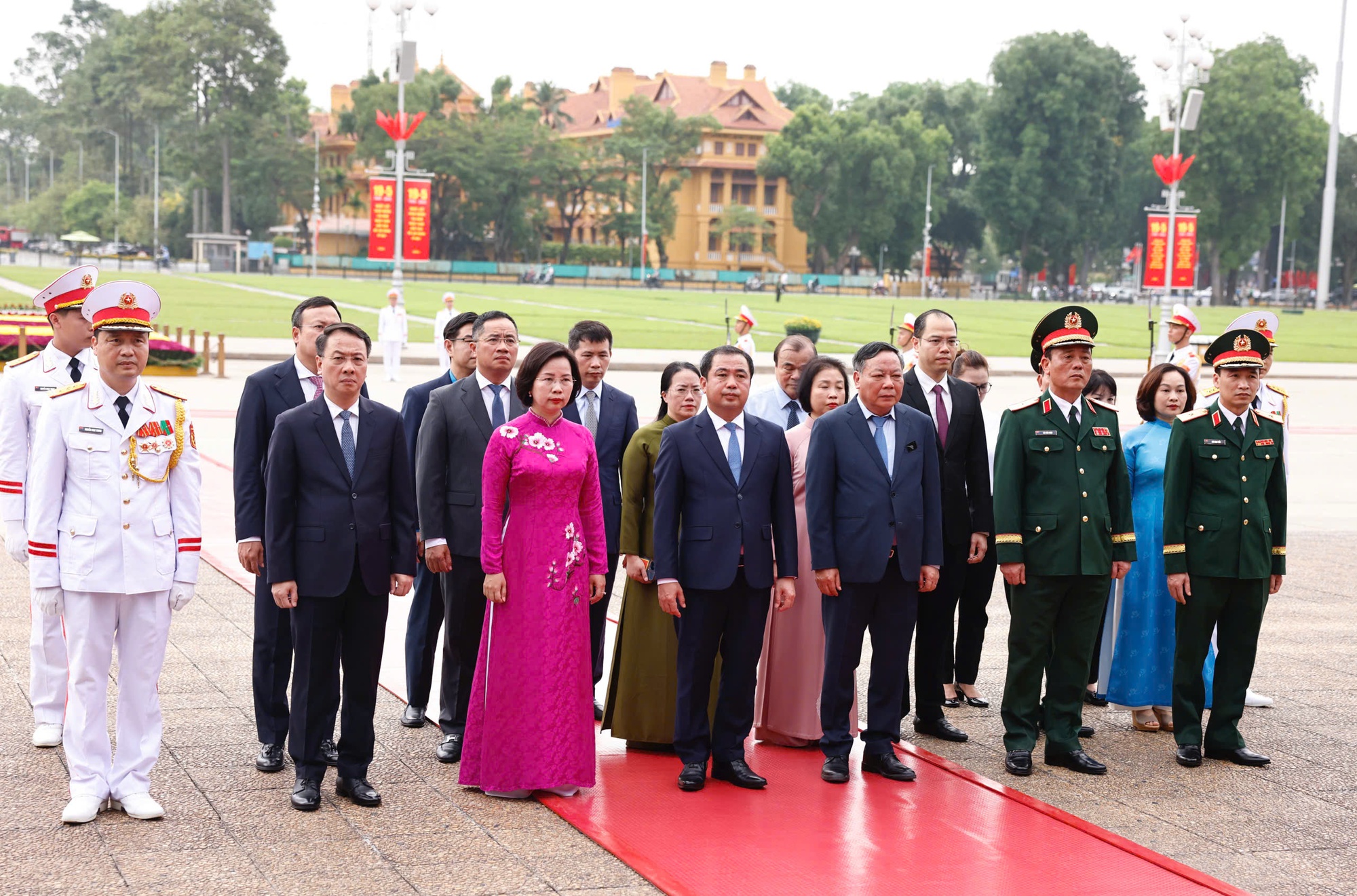 Lãnh đạo Đảng, Nhà nước vào Lăng viếng Chủ tịch Hồ Chí Minh- Ảnh 7.