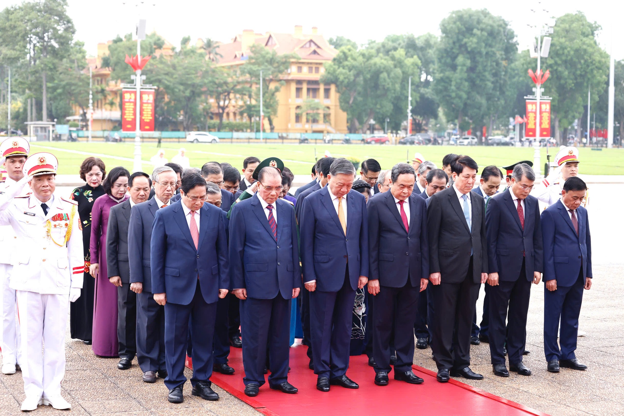 Lãnh đạo Đảng, Nhà nước vào Lăng viếng Chủ tịch Hồ Chí Minh- Ảnh 3.