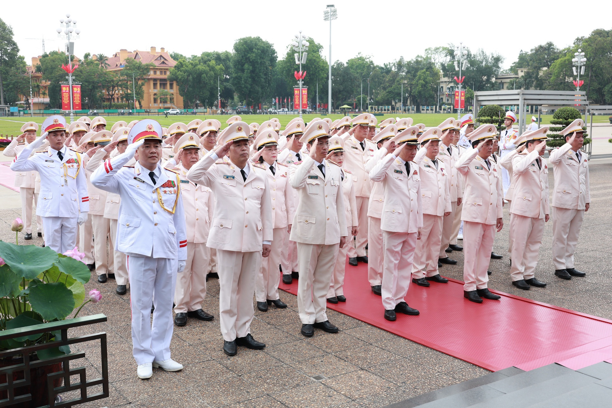 Lãnh đạo Đảng, Nhà nước vào Lăng viếng Chủ tịch Hồ Chí Minh- Ảnh 5.