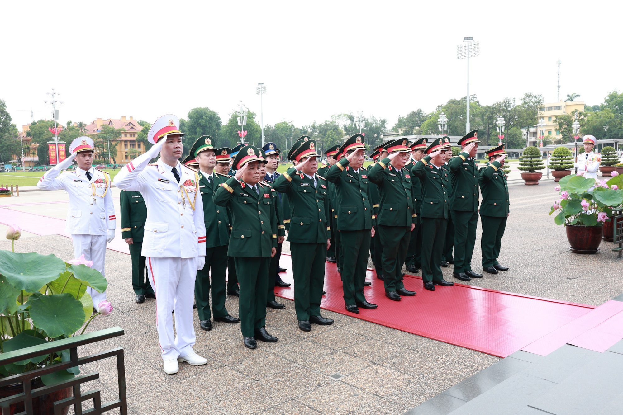 Lãnh đạo Đảng, Nhà nước vào Lăng viếng Chủ tịch Hồ Chí Minh- Ảnh 4.