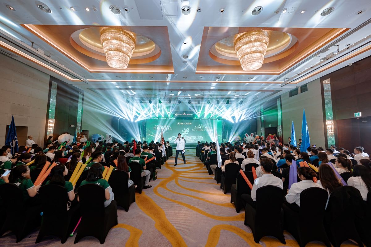Lễ ra quân phân khu The Royal thu hút sự tham dự của đông đảo đối tác phân phối và các “đại sứ” kinh doanh đến từ các đơn vị trên toàn miền Bắc