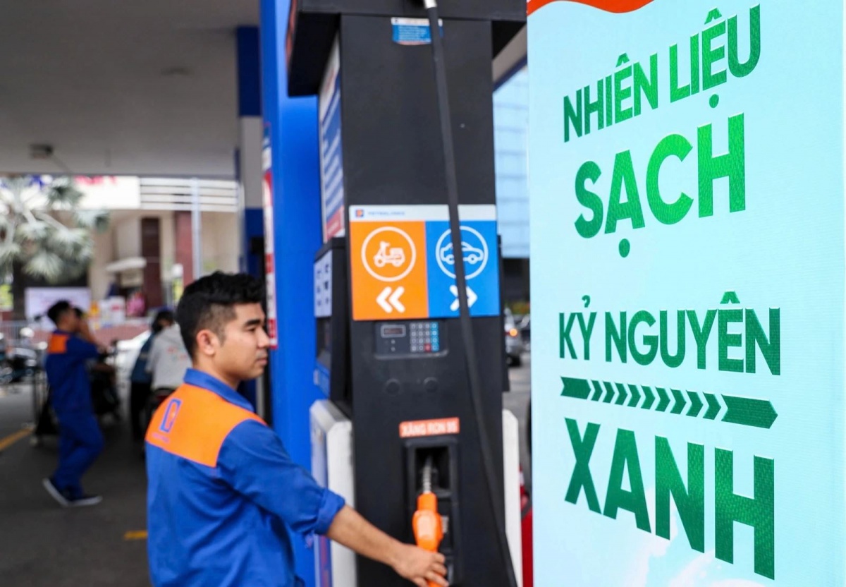 Xử lý nghiêm các hành vi vi phạm trong kinh doanh xăng E10 Xử lý nghiêm các hành vi vi phạm trong kinh doanh xăng E10