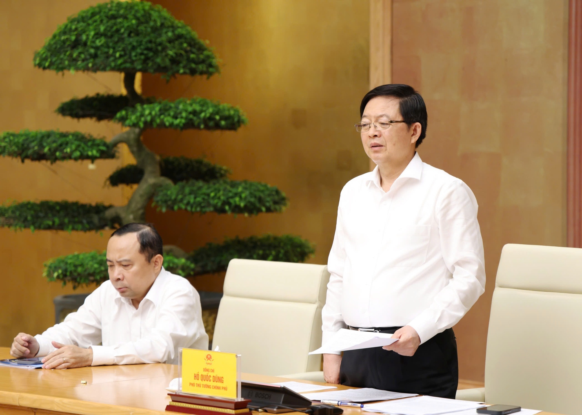 Phó Thủ tướng yêu cầu tiếp tục rà soát, hoàn thiện hành lang pháp lý cho việc triển khai các nhiệm vụ KHCN, ĐMST và CĐS ở các cấp - Ảnh: VGP/Gia Huy Phó Thủ tướng yêu cầu tiếp tục rà soát, hoàn thiện hành lang pháp lý cho việc triển khai các nhiệm vụ KHCN, ĐMST và CĐS ở các cấp - Ảnh: VGP/Gia Huy