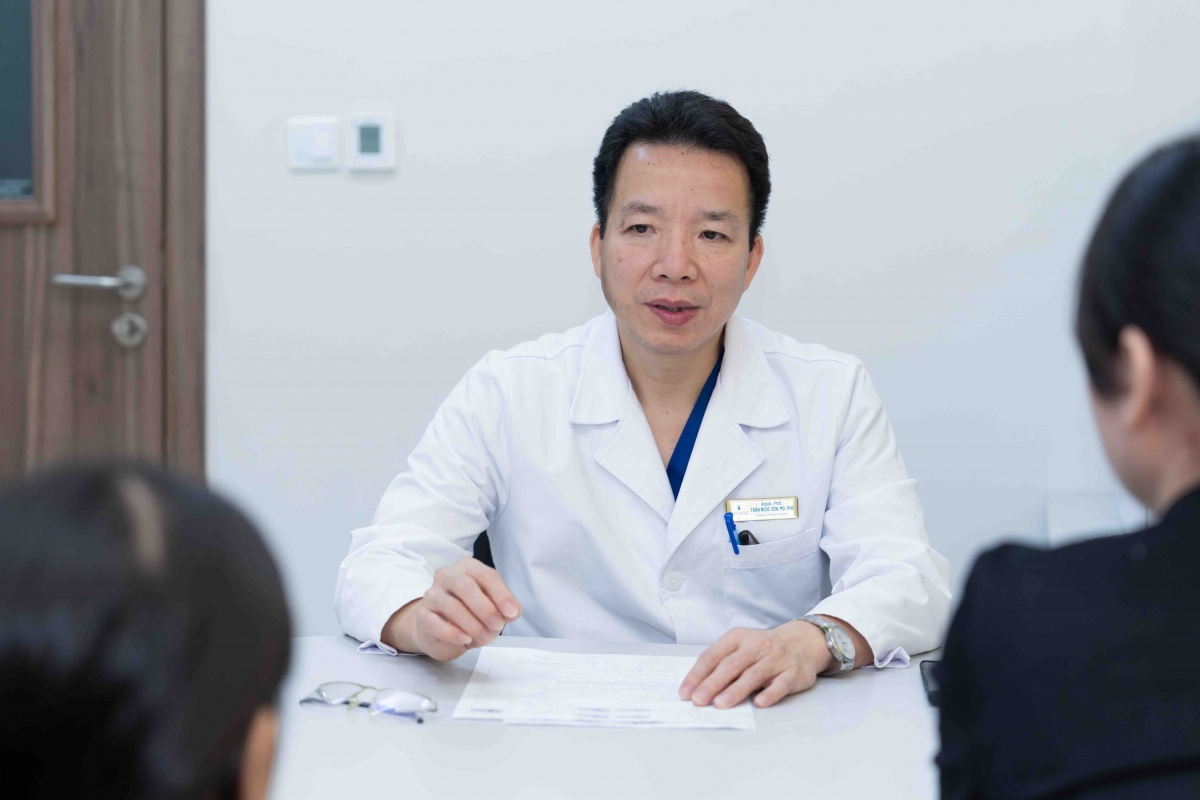 PGS.TS.BS Trần Ngọc Sơn là chuyên gia đầu ngành trong lĩnh vực phẫu thuật nhi, người đưa Việt Nam trở thành một trong hai quốc gia làm chủ kỹ thuật nội soi một đường rạch. PGS.TS.BS Trần Ngọc Sơn là chuyên gia đầu ngành trong lĩnh vực phẫu thuật nhi, người đưa Việt Nam trở thành một trong hai quốc gia làm chủ kỹ thuật nội soi một đường rạch.