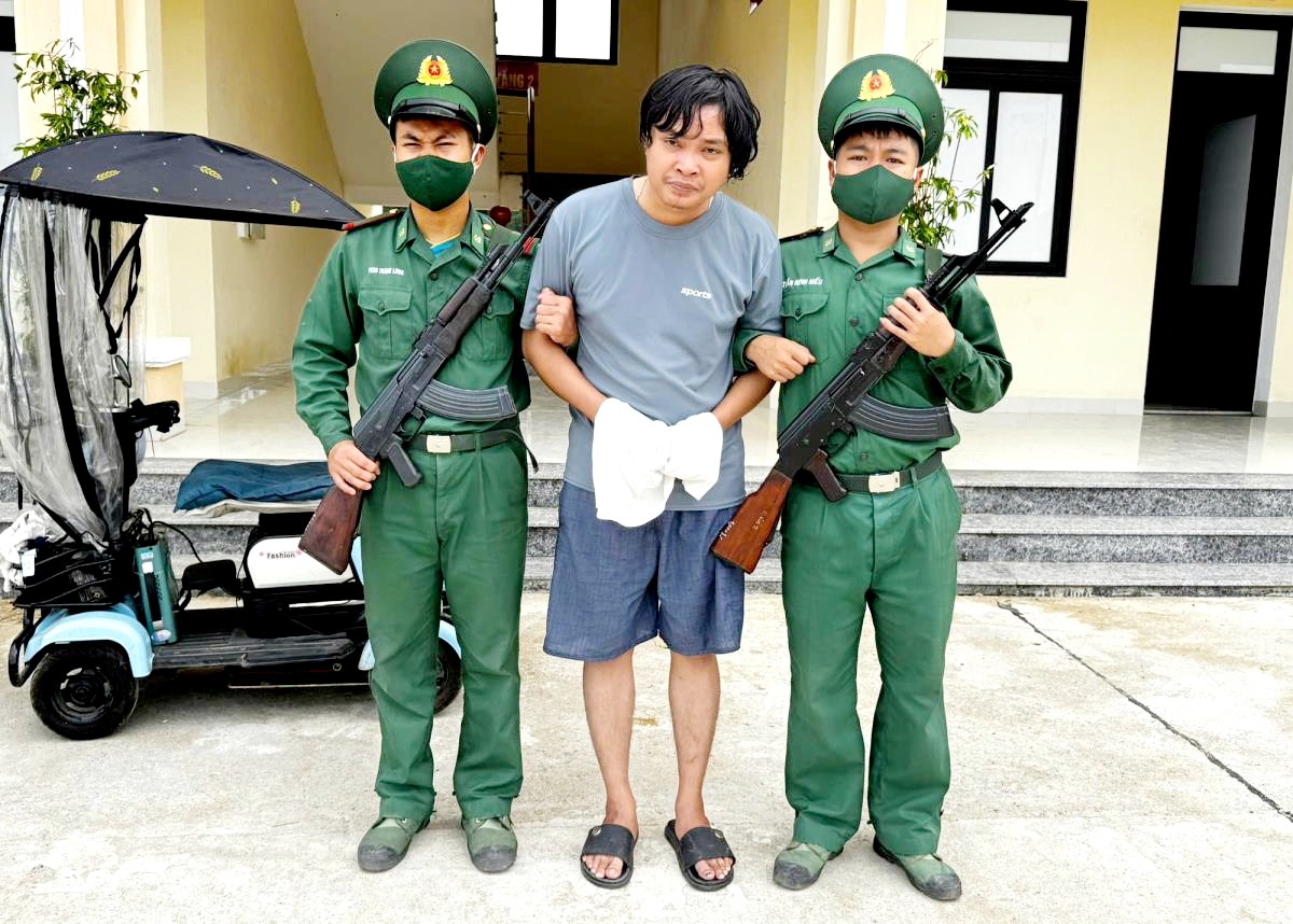 Bắt quả tang đối tượng có hành vi làm và tàng trữ tiền giả tại Quảng Ngãi