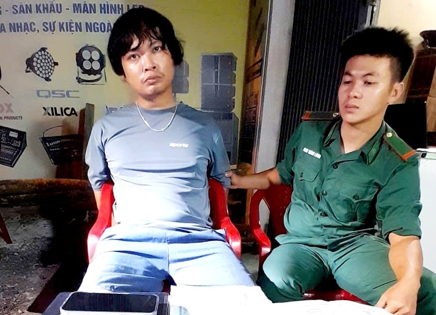 Bắt quả tang đối tượng có hành vi làm và tàng trữ tiền giả tại Quảng Ngãi