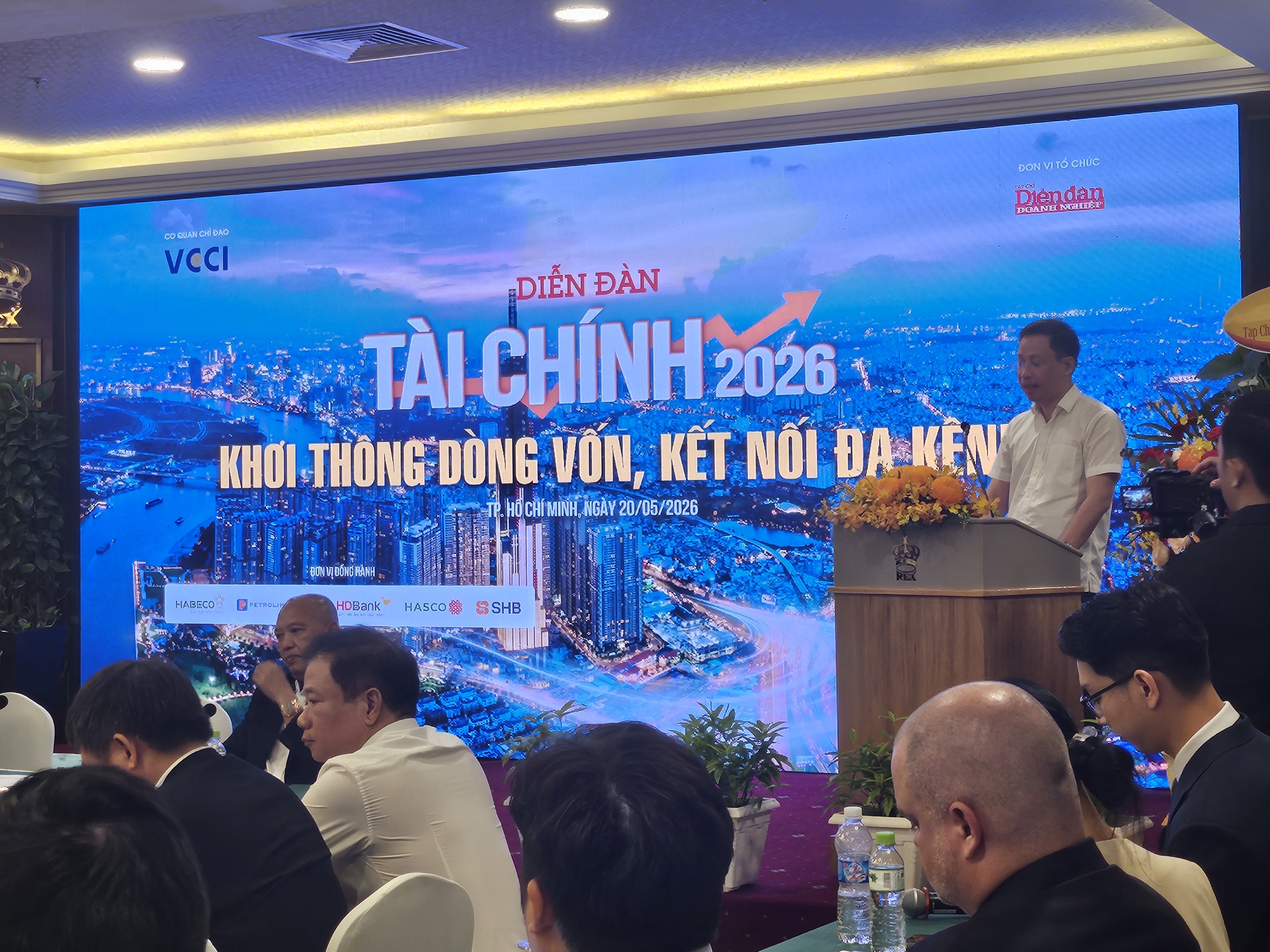 Ông Nguyễn Phi Lân, Vụ trưởng Vụ Dự báo Thống kê, Ổn định Tiền tệ tài chính - Ngân hàng Nhà nước Việt Nam cho biết tại Diễn đàn “Tài chính 2026: Khơi thông dòng vốn, kết nối đa kênh” Ông Nguyễn Phi Lân, Vụ trưởng Vụ Dự báo Thống kê, Ổn định Tiền tệ tài chính - Ngân hàng Nhà nước Việt Nam cho biết tại Diễn đàn “Tài chính 2026: Khơi thông dòng vốn, kết nối đa kênh”