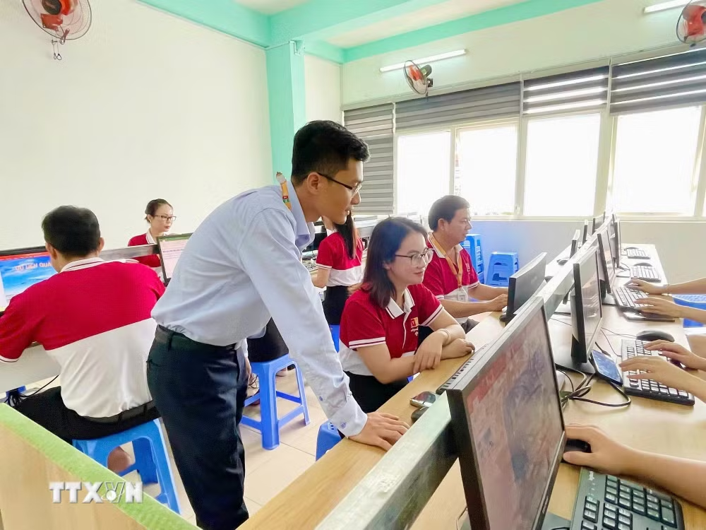 Mỗi viên chức chỉ được là giảng viên đồng cơ hữu của một cơ sở giáo dục Mỗi viên chức chỉ được là giảng viên đồng cơ hữu của một cơ sở giáo dục