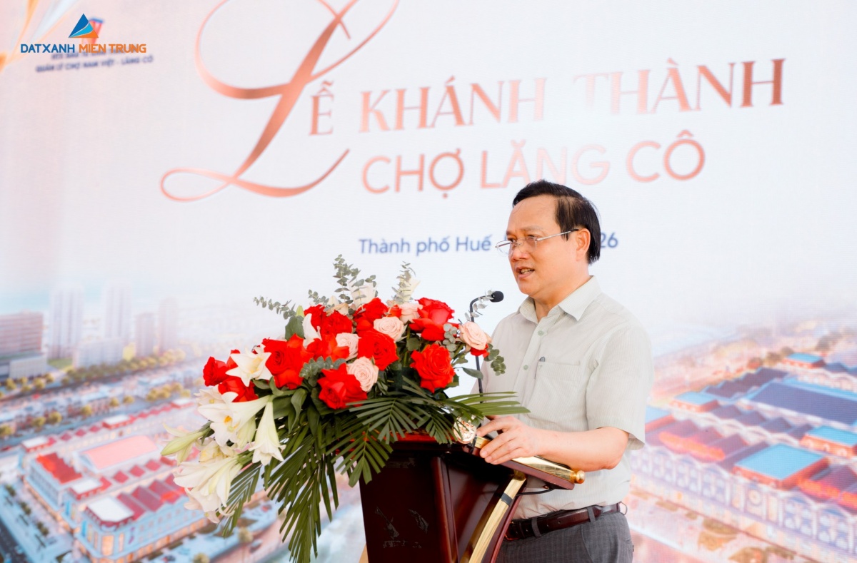 Ông Nguyễn Quang Tuấn - Ủy viên Ban Thường vụ Thành ủy, Phó Chủ tịch Thường trực HĐND thành phố Huế phát biểu tại lễ khánh thành Chợ Lăng Cô. Ông Nguyễn Quang Tuấn - Ủy viên Ban Thường vụ Thành ủy, Phó Chủ tịch Thường trực HĐND thành phố Huế phát biểu tại lễ khánh thành Chợ Lăng Cô.