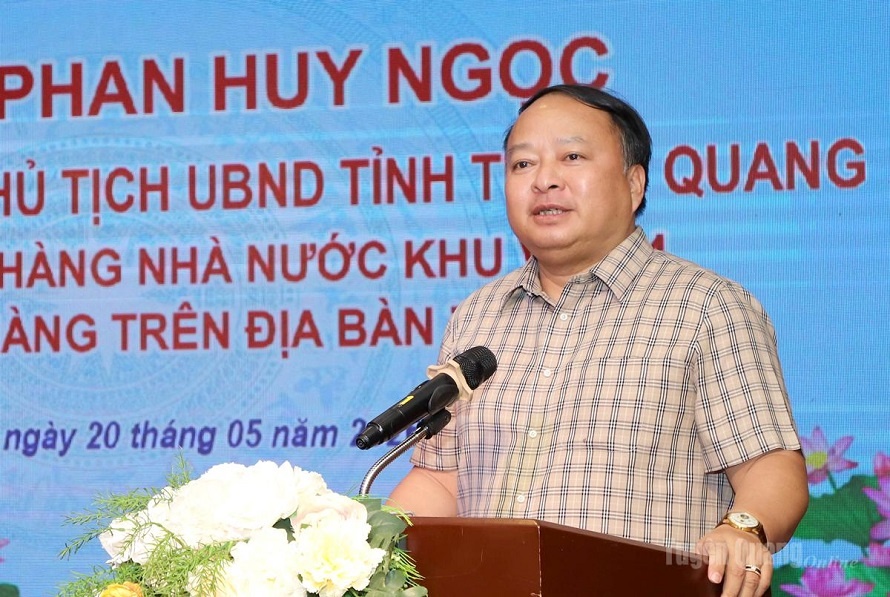 Đồng chí Phan Huy Ngọc - Phó Bí thư Tỉnh ủy, Chủ tịch UBND tỉnh Tuyên Quang phát biểu tại buổi làm việc