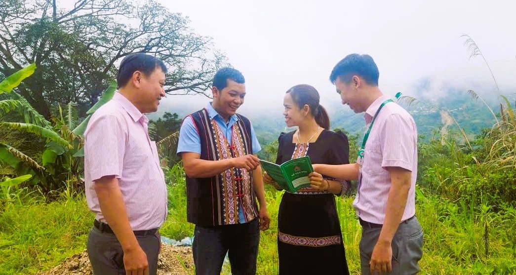 Mô hình vay vốn phát triển kinh tế gia đình ở xã vùng cao xã Trà Linh, Đà Nẵng. Mô hình vay vốn phát triển kinh tế gia đình ở xã vùng cao xã Trà Linh, Đà Nẵng.