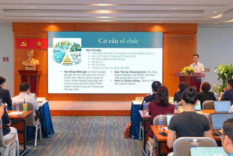 Đại diện Ban Thư ký VBCSD giới thiệu chi tiết về quy chế tổ chức và cơ cấu ban tổ chức Chương trình CSI 2026.