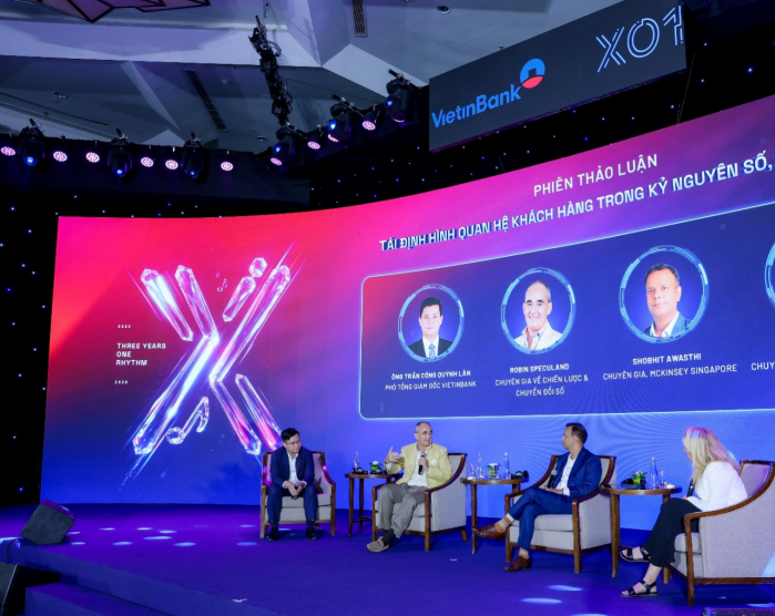Phiên thảo luận panel “Tái định hình quan hệ khách hàng trong kỷ nguyên số, dữ liệu và AI”