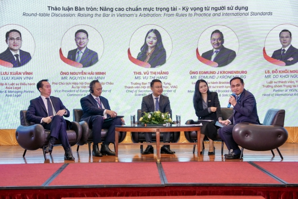 Các đại biểu đánh giá việc ra mắt Quy tắc Tố tụng Trọng tài VIAC 2026 là một dấu mốc quan trọng trong tiến trình phát triển và nâng cao chất lượng dịch vụ giải quyết tranh chấp dành cho cộng đồng doanh nghiệp. Các đại biểu đánh giá việc ra mắt Quy tắc Tố tụng Trọng tài VIAC 2026 là một dấu mốc quan trọng trong tiến trình phát triển và nâng cao chất lượng dịch vụ giải quyết tranh chấp dành cho cộng đồng doanh nghiệp.