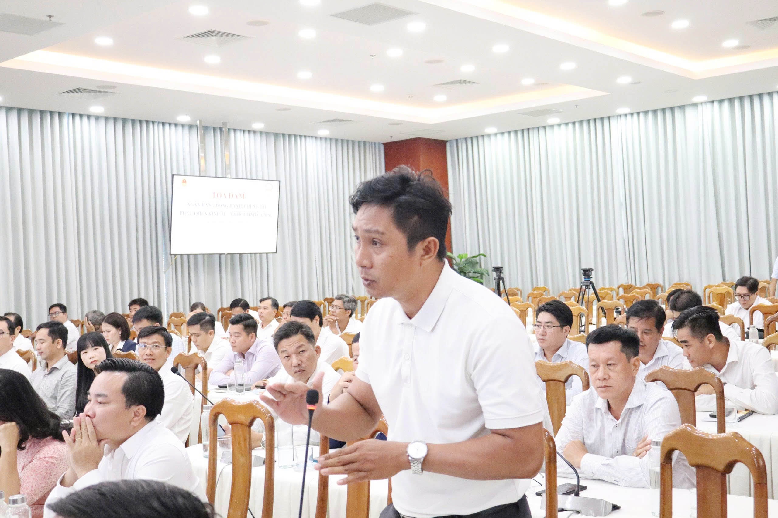 Doanh nghiệp nêu nhiều ý kiến với lãnh đạo tỉnh và ngành Ngân hàng Doanh nghiệp nêu nhiều ý kiến với lãnh đạo tỉnh và ngành Ngân hàng