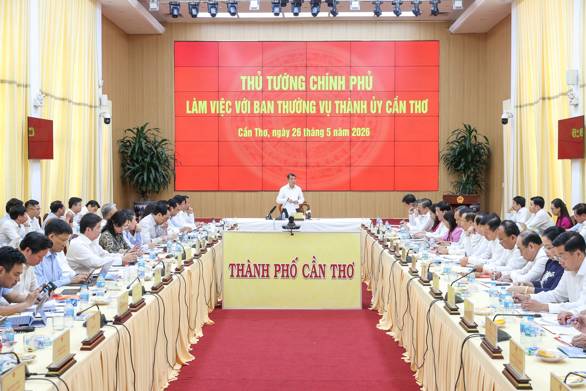 Thủ tướng Lê Minh Hưng làm việc với Ban Thường vụ Thành ủy Cần Thơ - Ảnh: VGP/Nhật Bắc