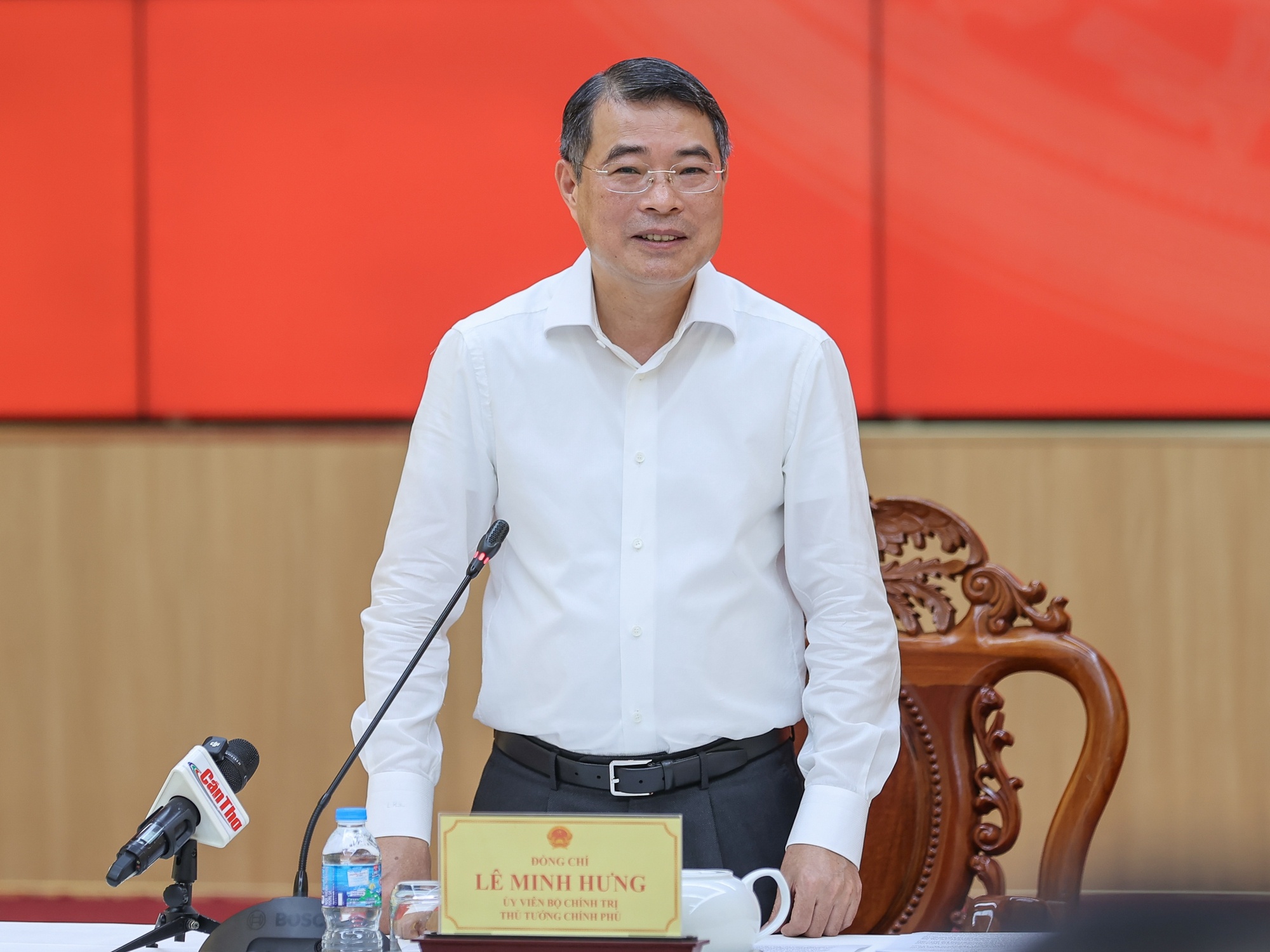 Thủ tướng nhấn mạnh, Cần Thơ cần quán triệt tinh thần chỉ đạo của Trung ương, Bộ Chính trị để đổi mới tư duy, cách làm, tập trung kiến tạo phát triển - Ảnh: VGP/Nhật Bắc