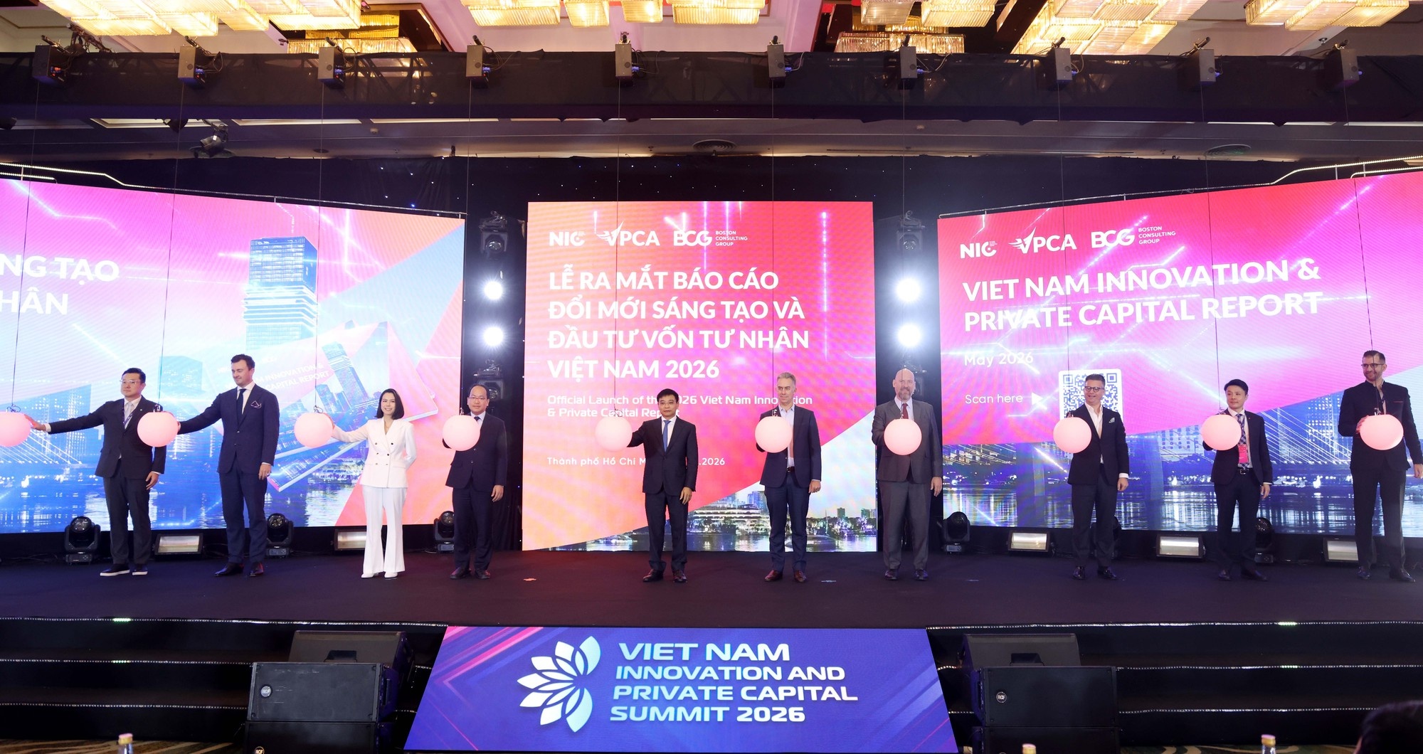 Phó Thủ tướng và các đại biểu thực hiện nghi thức công bố Báo cáo Đầu tư Công nghệ và Đổi mới sáng tạo Việt Nam 2026 cùng Chỉ số Thị trường vốn tư nhân Việt Nam - Ảnh: VGP/Đức Tuân Phó Thủ tướng và các đại biểu thực hiện nghi thức công bố Báo cáo Đầu tư Công nghệ và Đổi mới sáng tạo Việt Nam 2026 cùng Chỉ số Thị trường vốn tư nhân Việt Nam - Ảnh: VGP/Đức Tuân