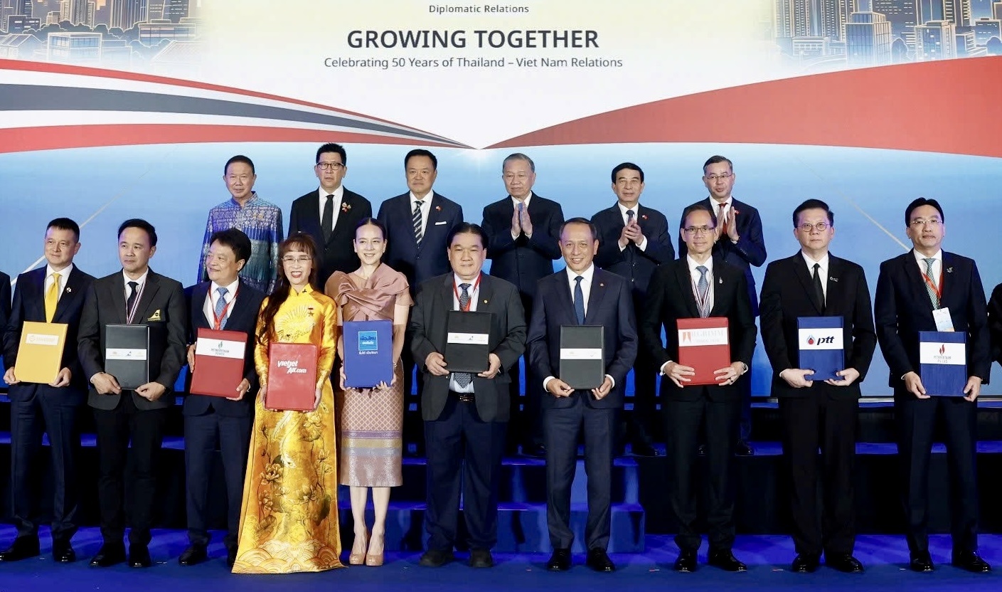 Madam Pang & Tiến sĩ Nguyễn Thị Phương Thảo sẽ cùng nhau thúc đẩy các hoạt động thể thao, văn hoá và phát triển cộng đồng Madam Pang & Tiến sĩ Nguyễn Thị Phương Thảo sẽ cùng nhau thúc đẩy các hoạt động thể thao, văn hoá và phát triển cộng đồng