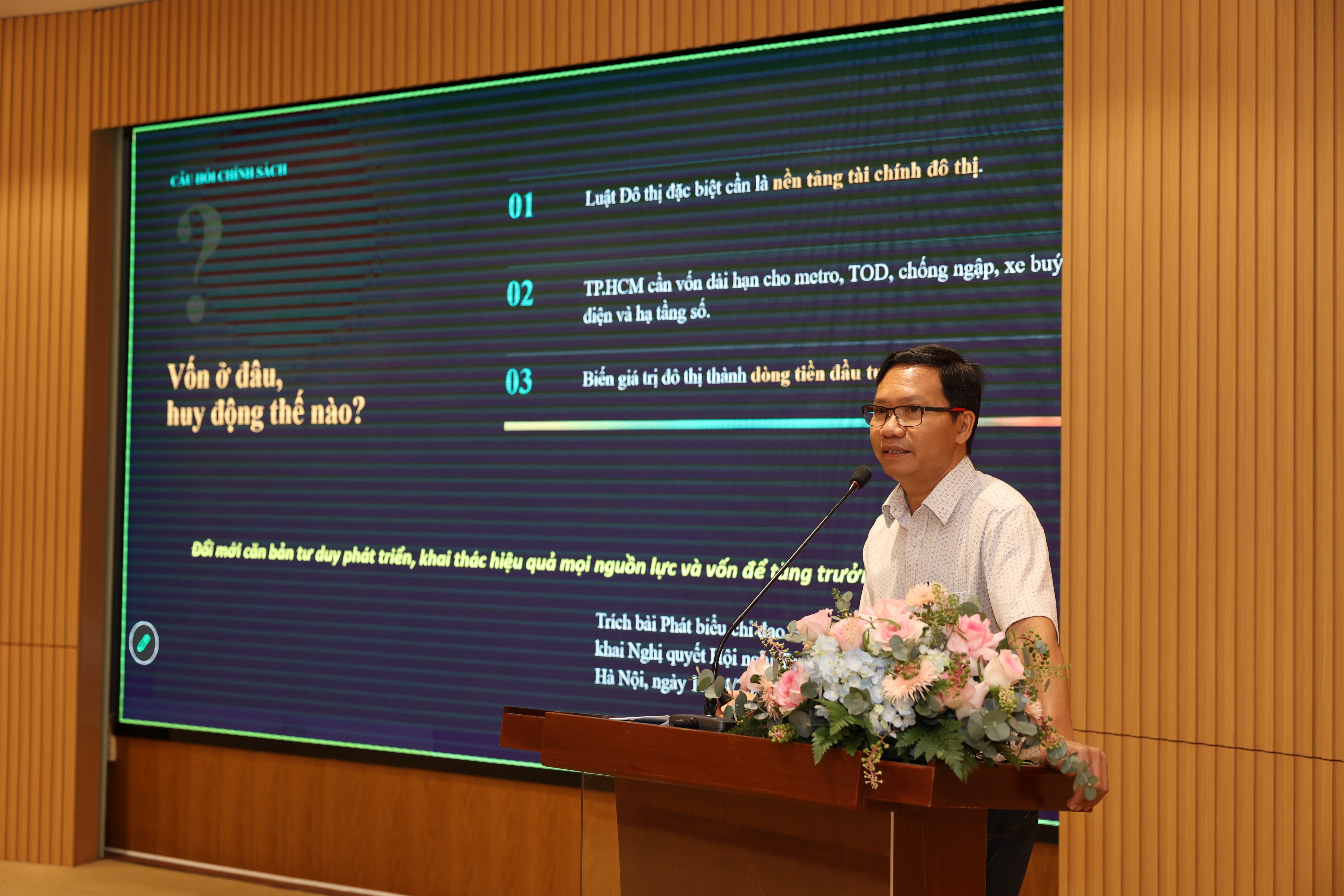 TS. Lê Đạt Chí - Trưởng khoa Tài chính, UEH TS. Lê Đạt Chí - Trưởng khoa Tài chính, UEH