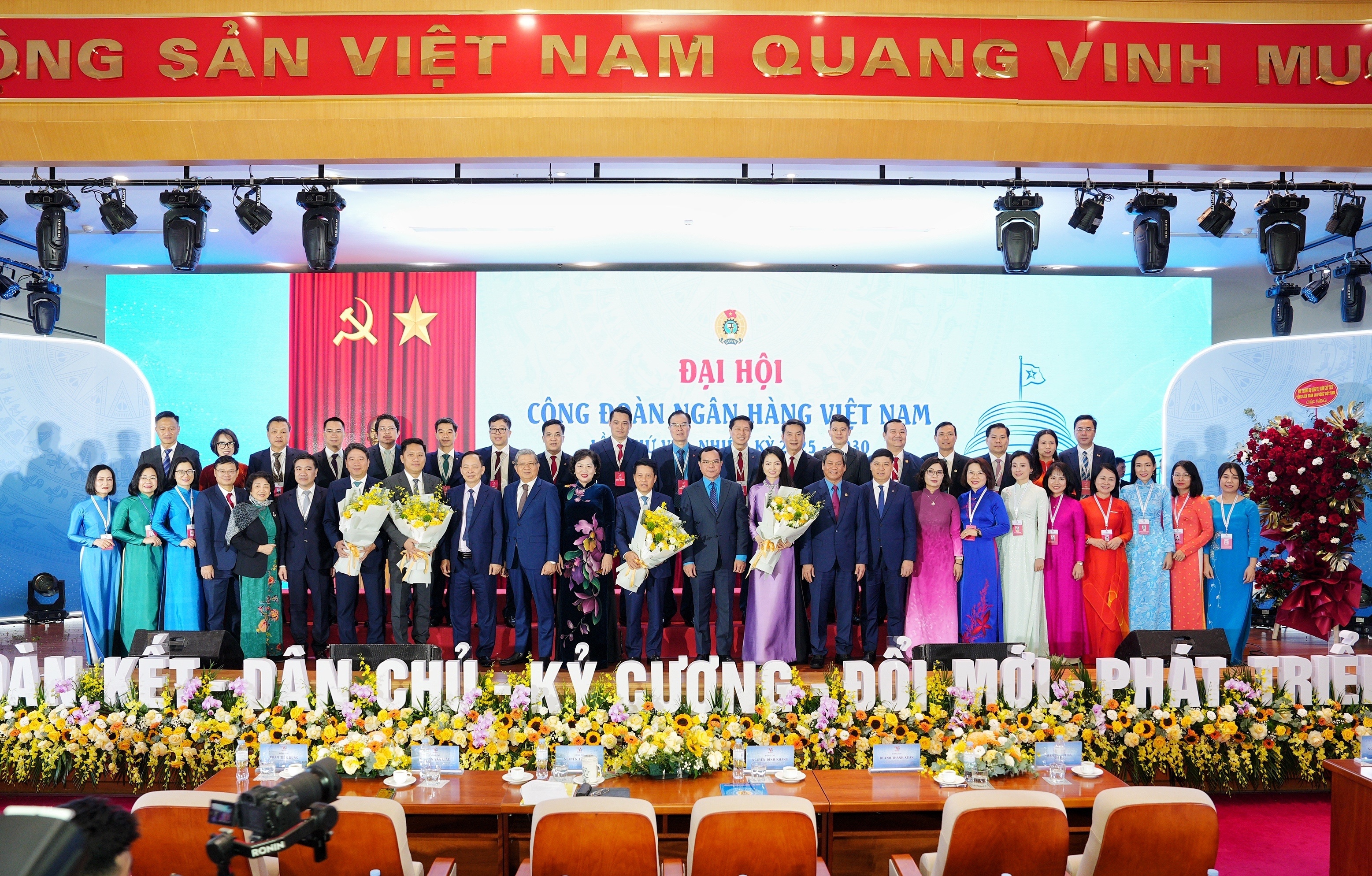 - Công đoàn Ngân hàng Việt Nam  không ngừng đổi mới, sáng tạo, nâng cao năng lực, phát huy vai trò đại diện, bảo vệ quyền, lợi ích hợp pháp, chính đáng của người lao động; tích cực tham gia xây dựng, phát triển ngành Ngân hàng Việt Nam hiện đại, an toàn, hiệu quả, hội nhập và bền vững.