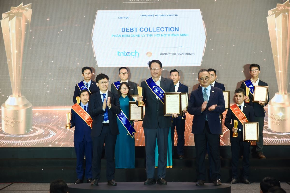 Đại diện TNTech nhận giải thưởng Sao Khuê 2026 Đại diện TNTech nhận giải thưởng Sao Khuê 2026