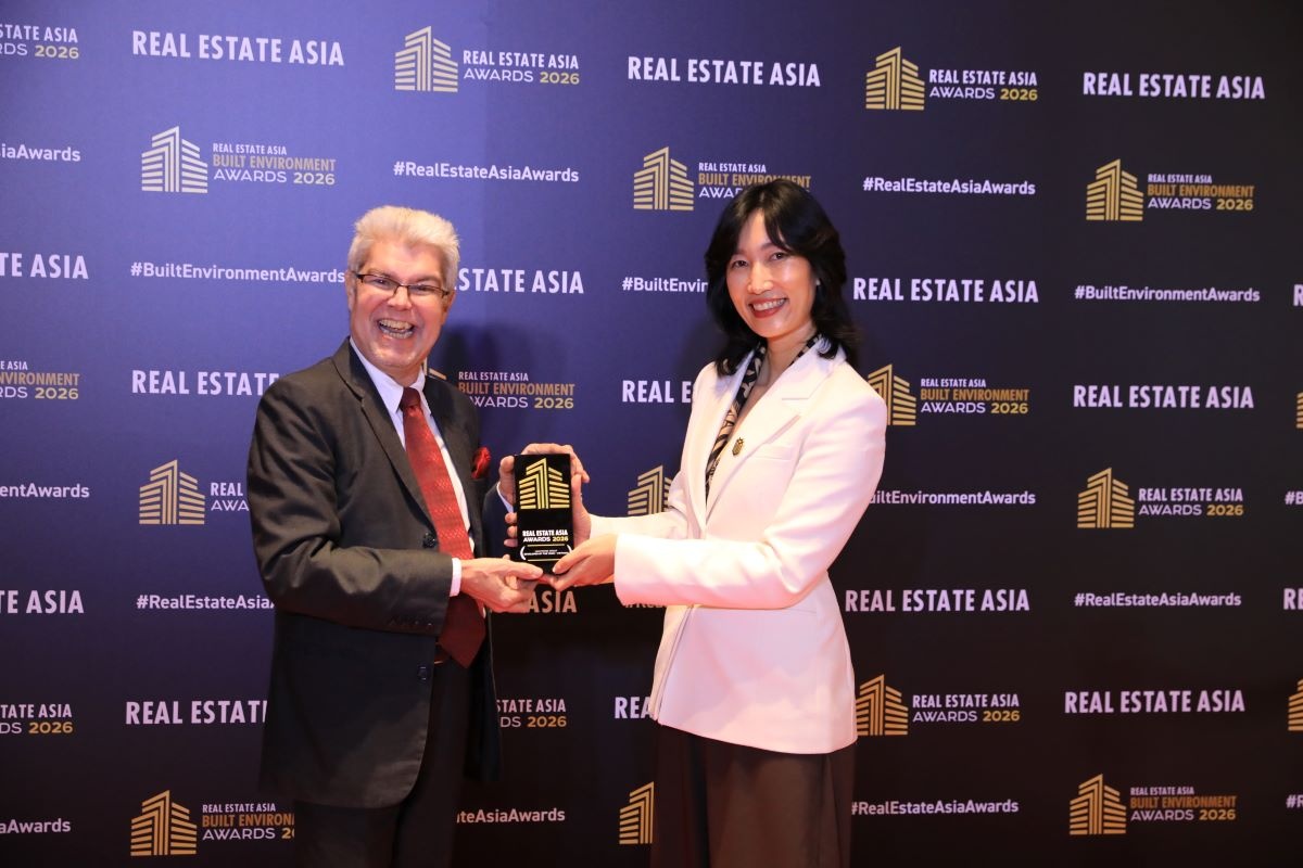 Đại diện Masterise Homes nhận cúp vinh danh tại hạng mục Developer of the Year - Vietnam 2026. Ảnh: Real Estate Asia Awards 2026 Đại diện Masterise Homes nhận cúp vinh danh tại hạng mục Developer of the Year - Vietnam 2026. Ảnh: Real Estate Asia Awards 2026