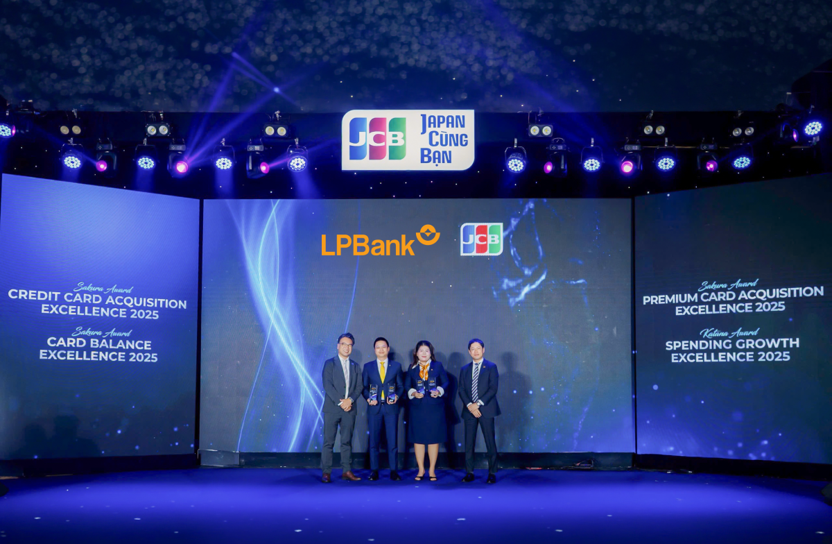 LPBank thắng lớn với 4 giải thưởng từ Tổ chức Thẻ Quốc tế JCB LPBank thắng lớn với 4 giải thưởng từ Tổ chức Thẻ Quốc tế JCB