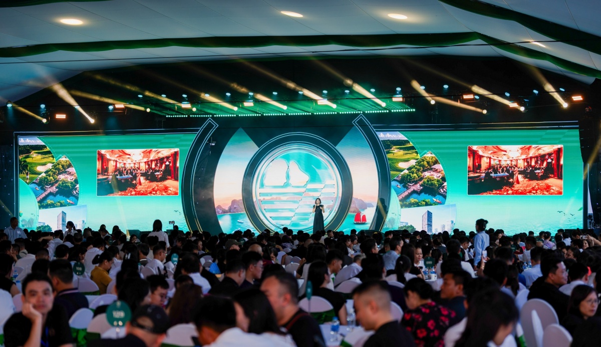 Sự kiện bán hàng tại Vinhomes Global Gate Hạ Long ngày 30/5 thu hút hàng nghìn khách hàng và nhà đầu tư tham gia. Sự kiện bán hàng tại Vinhomes Global Gate Hạ Long ngày 30/5 thu hút hàng nghìn khách hàng và nhà đầu tư tham gia.