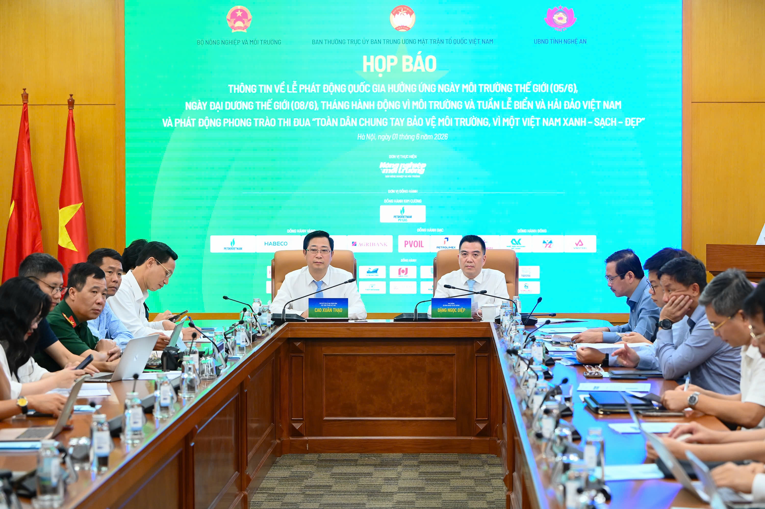 Quảng cảnh họp báo