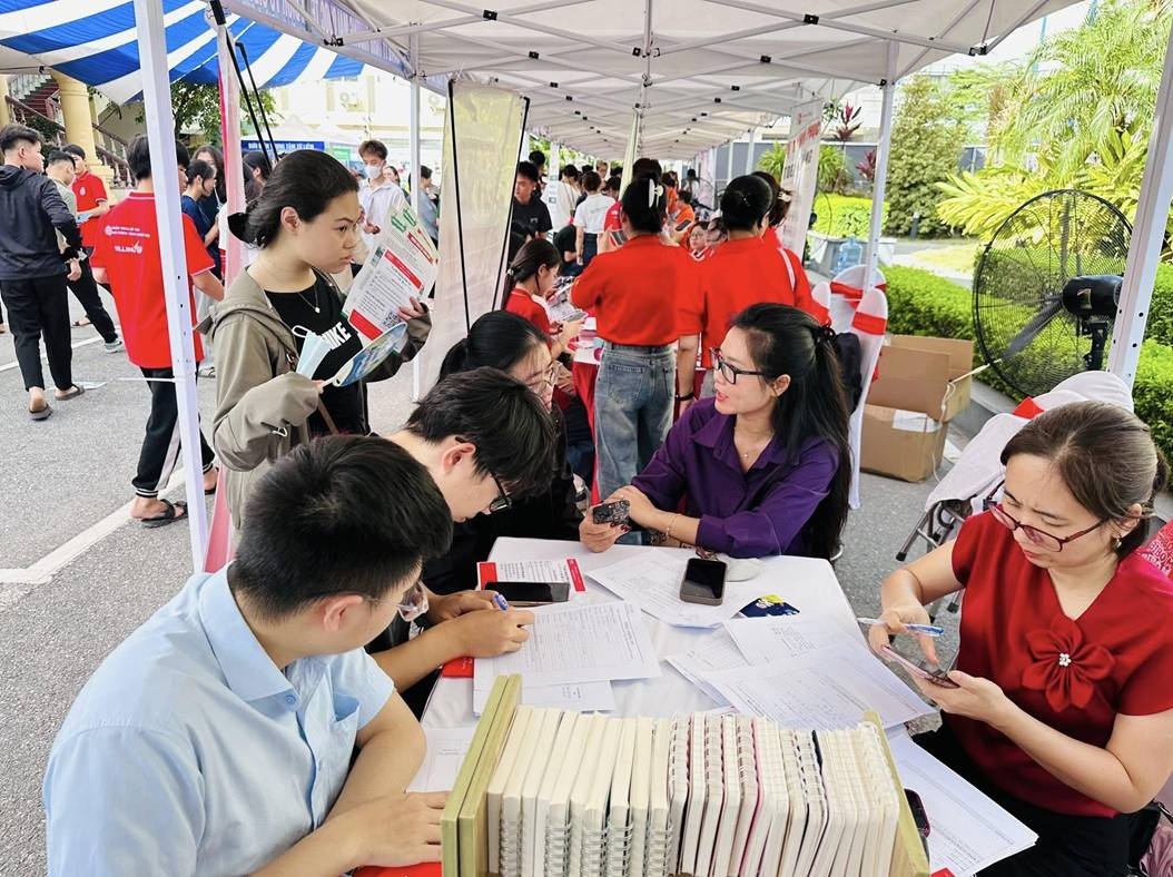 Người thất nghiệp cần nhiều hơn một khoản trợ cấp Người thất nghiệp cần nhiều hơn một khoản trợ cấp