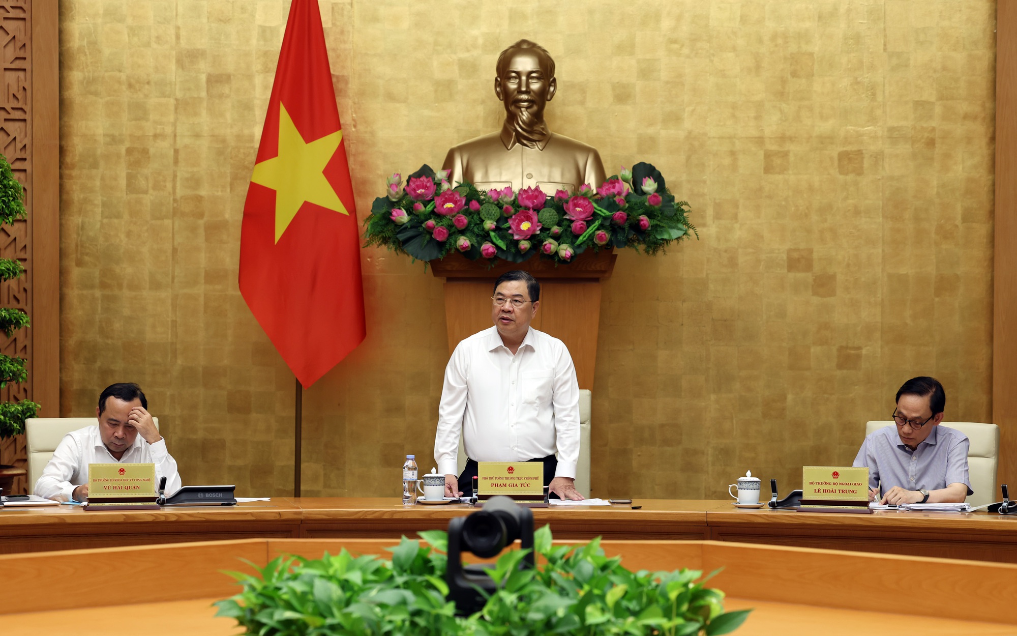 Phó Thủ tướng Thường trực Phạm Gia Túc: Mục tiêu cao nhất là tổ chức thành công một năm APEC mang đậm dấu ấn Việt Nam- Ảnh 2. Phó Thủ tướng Thường trực Phạm Gia Túc: Mục tiêu cao nhất là tổ chức thành công một năm APEC mang đậm dấu ấn Việt Nam- Ảnh 2.