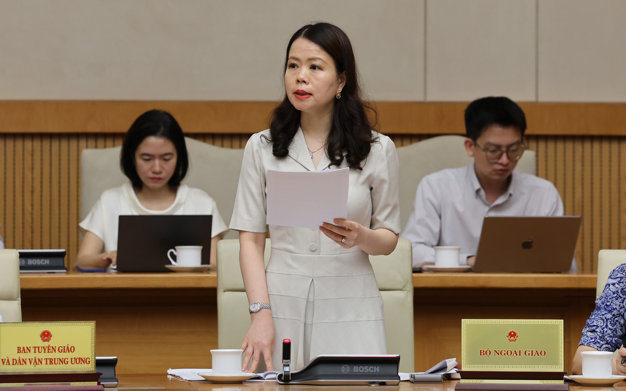 Phó Thủ tướng Thường trực Phạm Gia Túc: Mục tiêu cao nhất là tổ chức thành công một năm APEC mang đậm dấu ấn Việt Nam- Ảnh 4. Phó Thủ tướng Thường trực Phạm Gia Túc: Mục tiêu cao nhất là tổ chức thành công một năm APEC mang đậm dấu ấn Việt Nam- Ảnh 4.