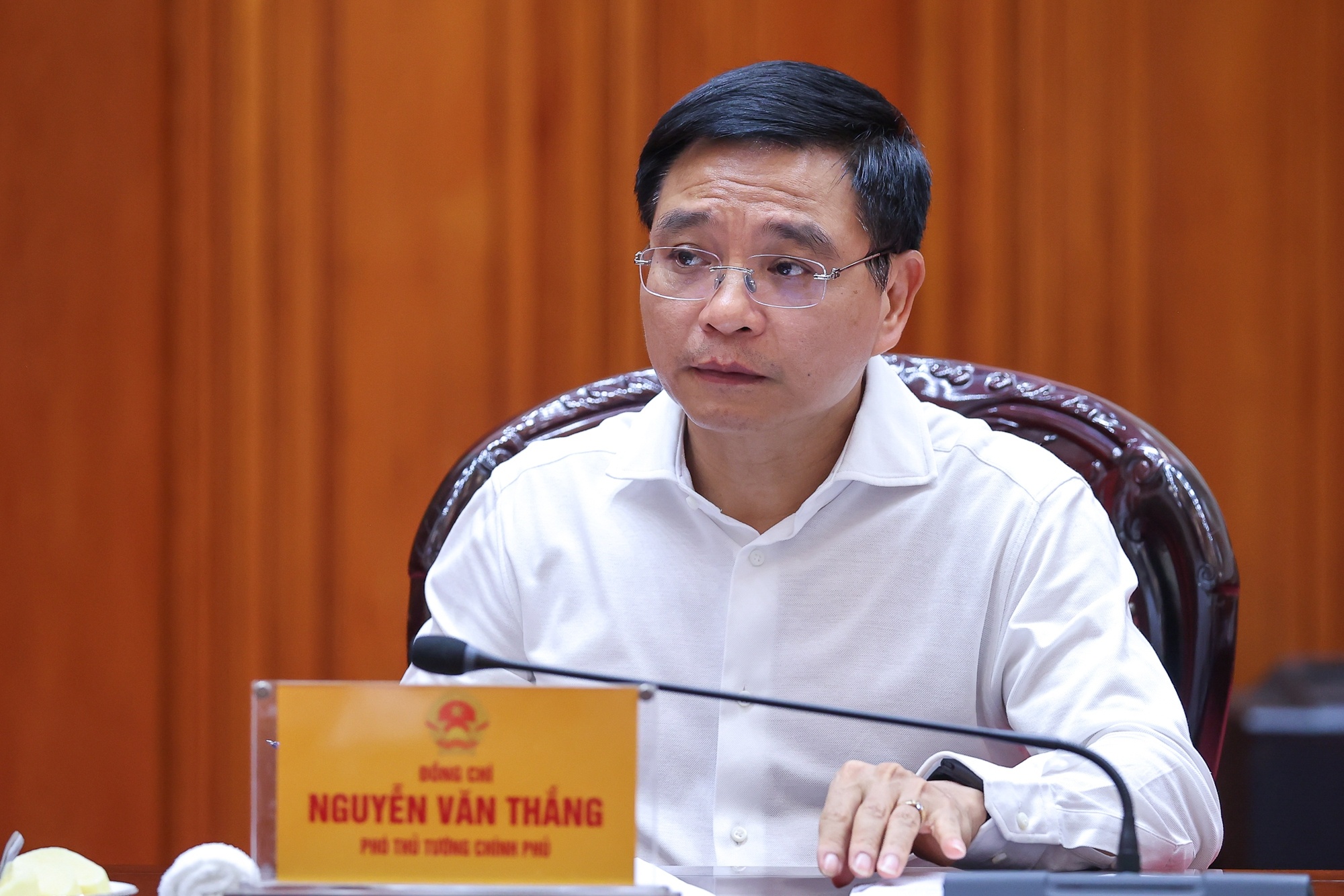 Phó Thủ tướng Chính phủ Nguyễn Văn Thắng phát biểu tại cuộc họp - Ảnh: VGP/Nhật Bắc