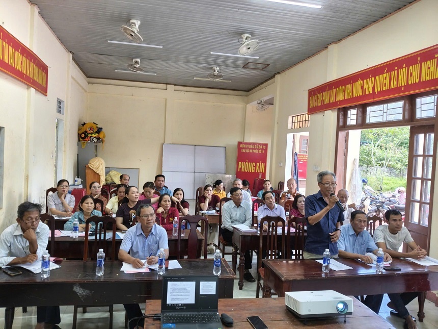 Các nhóm học viên sôi nổi thảo luận Các nhóm học viên sôi nổi thảo luận