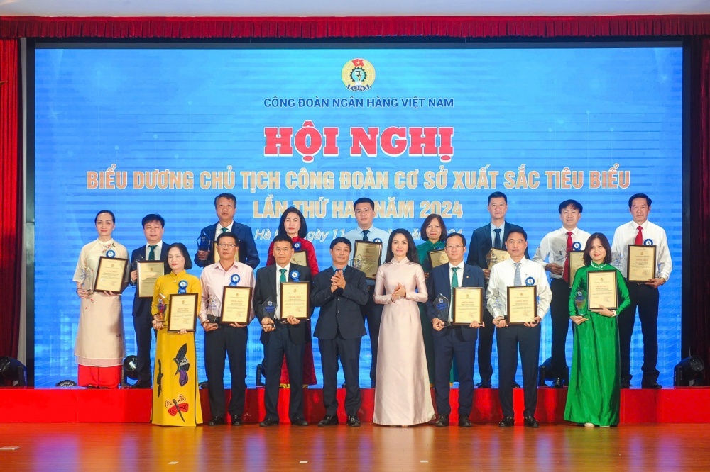 Xây dựng đội ngũ đoàn viên vững mạnh làm nòng cốt cho phát triển Xây dựng đội ngũ đoàn viên vững mạnh làm nòng cốt cho phát triển