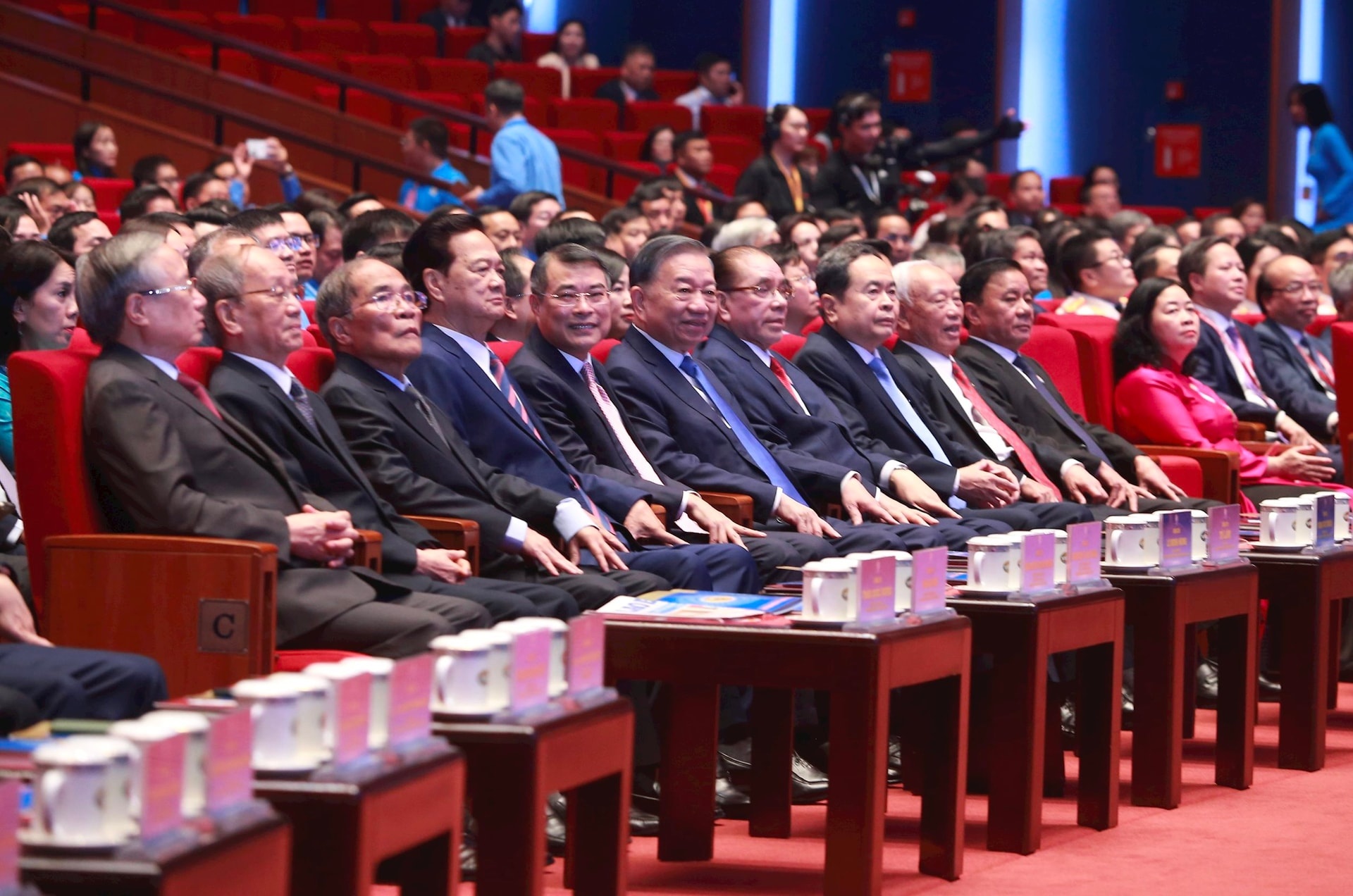 Tổng Bí thư, Chủ tịch nước Tô Lâm cùng các đồng chí lãnh đạo Đảng, Nhà nước, nguyên lãnh đạo Đảng, nhà nước dự Đại hội.