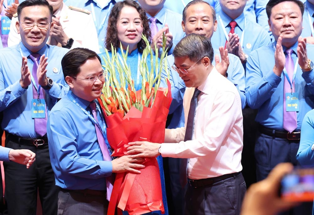Thủ tướng Chính phủ Lê Minh Hưng đến dự và chủ trì Chương trình trao đổi, thảo luận với đại biểu dự Đại hội XIV Công đoàn Việt Nam, với chủ đề Thủ tướng Lê Minh Hưng: Công đoàn phải là lực lượng đồng hành nâng năng suất lao động quốc gia