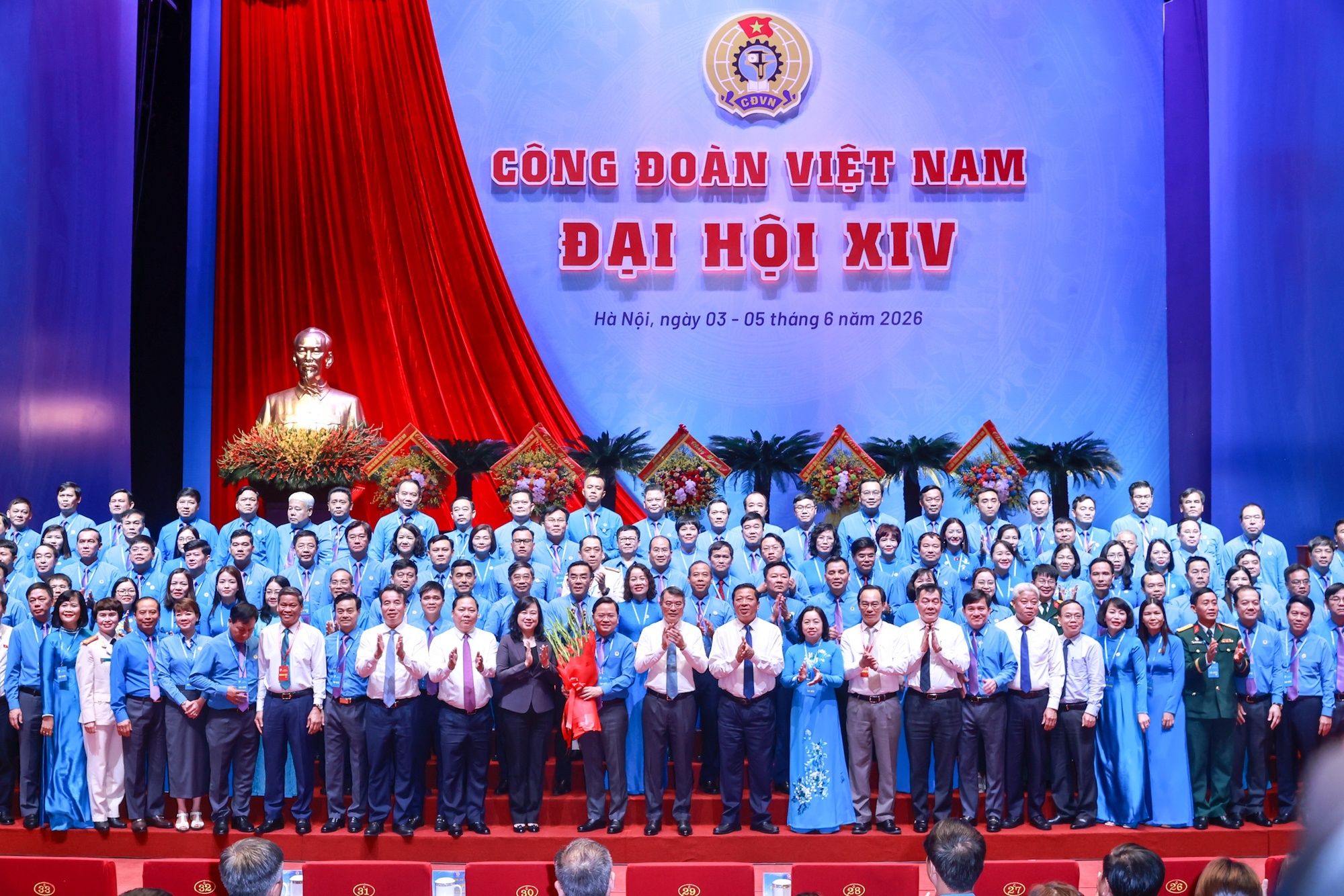 Thủ tướng Lê Minh Hưng với các đại biểu dự Chương trình - Ảnh: VGP/Nhật Bắc Thủ tướng Lê Minh Hưng với các đại biểu dự Chương trình - Ảnh: VGP/Nhật Bắc