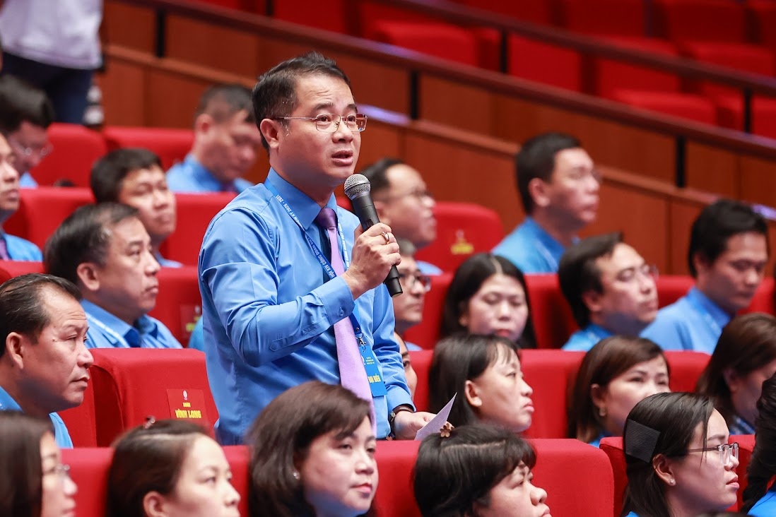Đại biểu Hoàng Phúc Long, Chủ tịch Công đoàn Liên doanh Vietsovpetro (Tập đoàn Dầu khí Quốc gia Việt Nam) phát biểu về khơi dậy khát vọng cống hiến thông qua phong trào thi đua và sáng kiến - Ảnh: VGP/Nhật Bắc Đại biểu Hoàng Phúc Long, Chủ tịch Công đoàn Liên doanh Vietsovpetro (Tập đoàn Dầu khí Quốc gia Việt Nam) phát biểu về khơi dậy khát vọng cống hiến thông qua phong trào thi đua và sáng kiến - Ảnh: VGP/Nhật Bắc