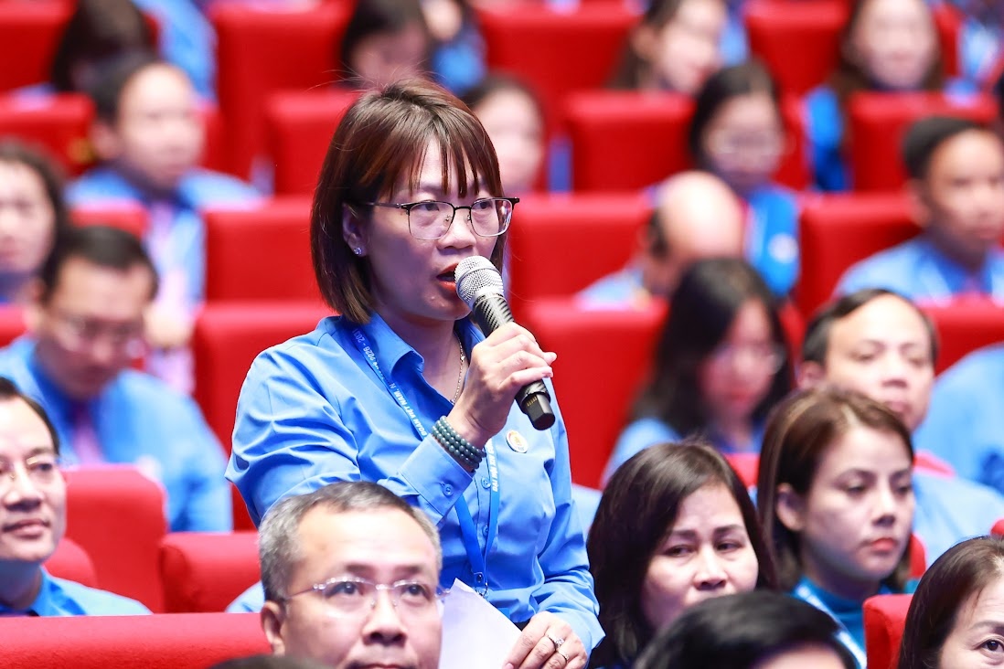 Đại biểu Trần Thị Chi, Chủ tịch Công đoàn Công ty THHH New Wing, LĐLĐ Bắc Ninh, phát biểu về chăm sóc sức khỏe chủ động cho người lao động - Ảnh: VGP/Nhật Bắc Đại biểu Trần Thị Chi, Chủ tịch Công đoàn Công ty THHH New Wing, LĐLĐ Bắc Ninh, phát biểu về chăm sóc sức khỏe chủ động cho người lao động - Ảnh: VGP/Nhật Bắc