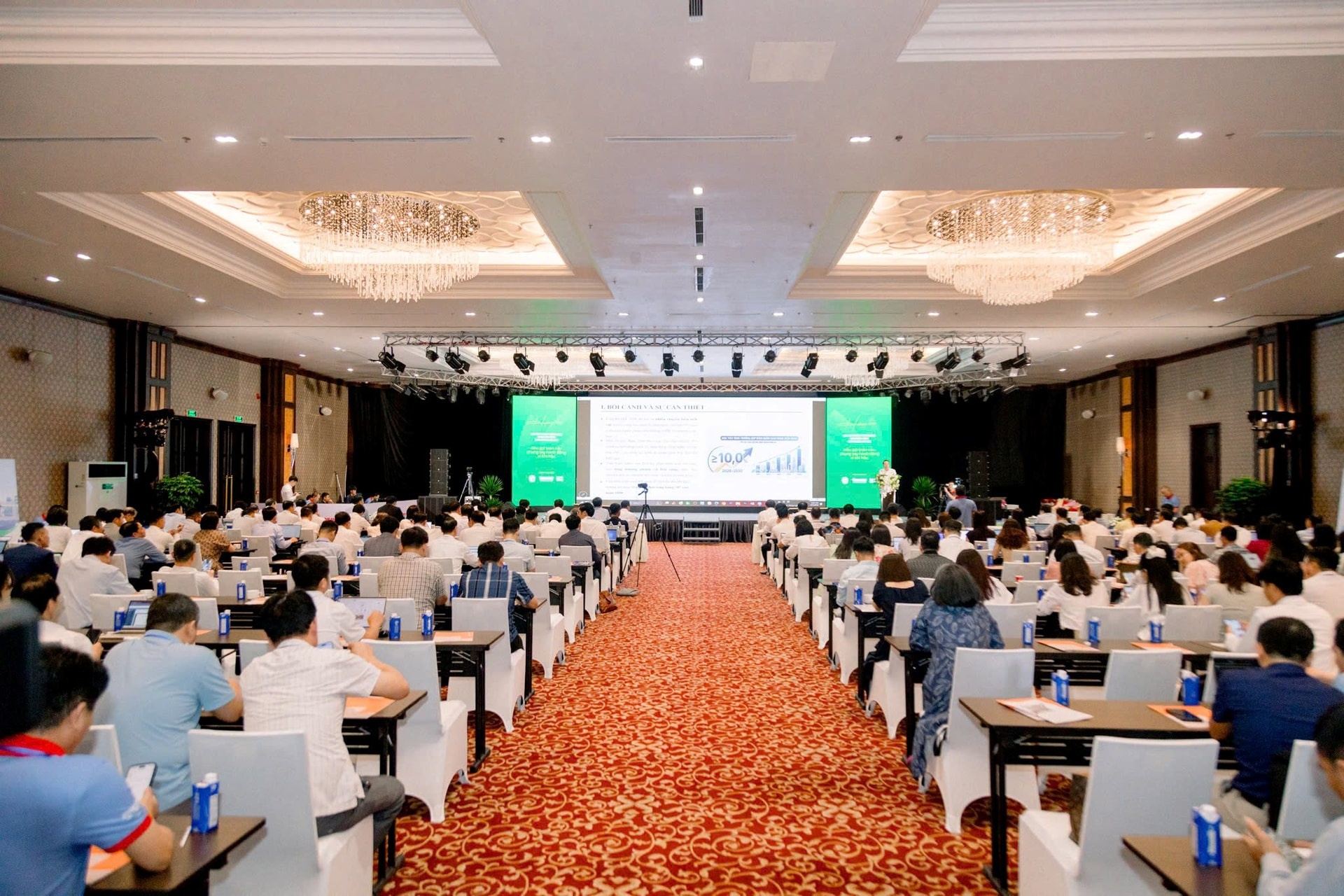 Quang cảnh diễn đàn Quang cảnh diễn đàn