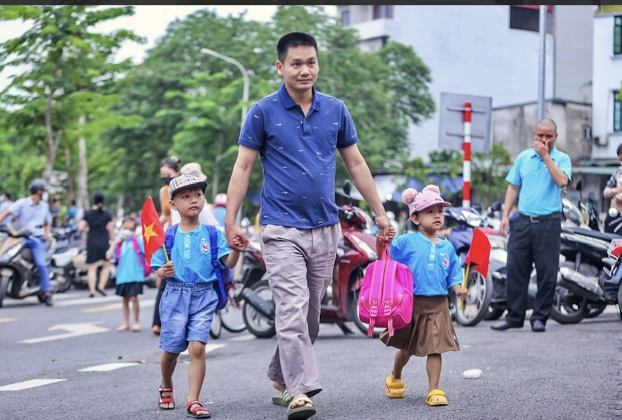 ổng Liên đoàn Lao động Việt Nam đề cao việc người lao động cần có thời gian nghỉ vào dịp đưa trẻ đến trường khai giảng năm học mới. ổng Liên đoàn Lao động Việt Nam đề cao việc người lao động cần có thời gian nghỉ vào dịp đưa trẻ đến trường khai giảng năm học mới.