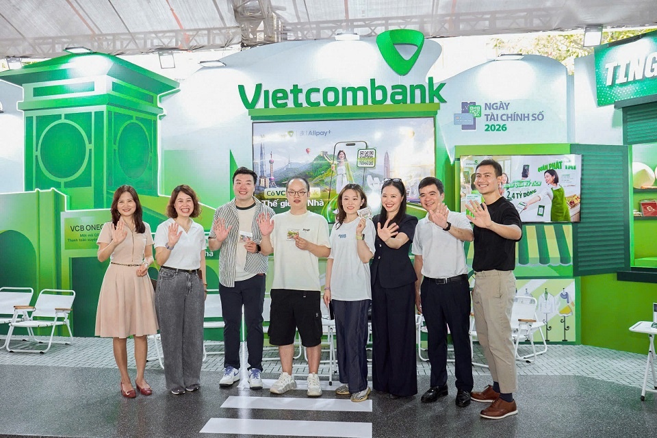 Vietcombank đồng hành phát triển tài chính số toàn diện