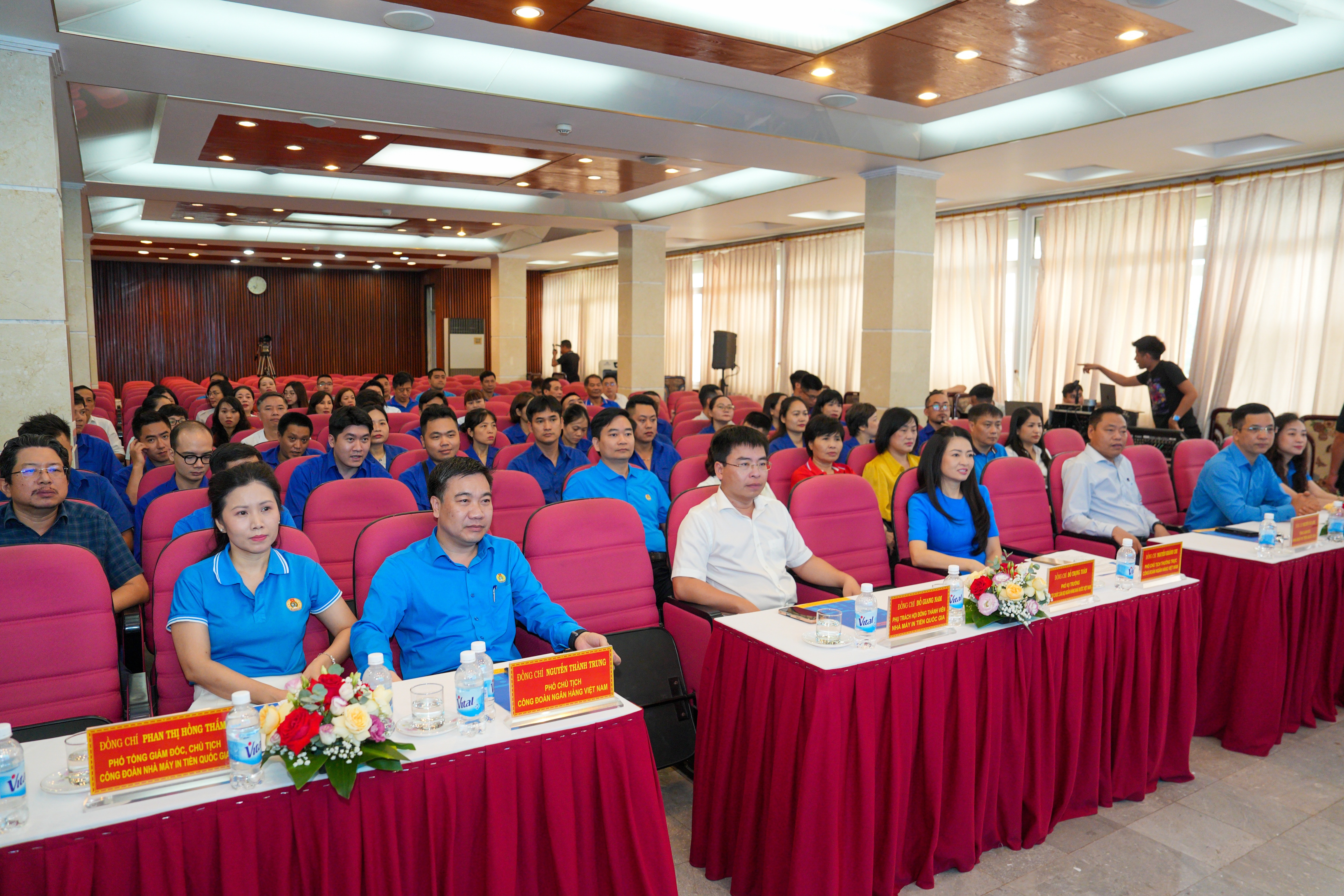 Ngành Ngân hàng tạo động lực thi đua nâng năng suất, lan tỏa tinh thần lao động sáng tạo Ngành Ngân hàng tạo động lực thi đua nâng năng suất, lan tỏa tinh thần lao động sáng tạo