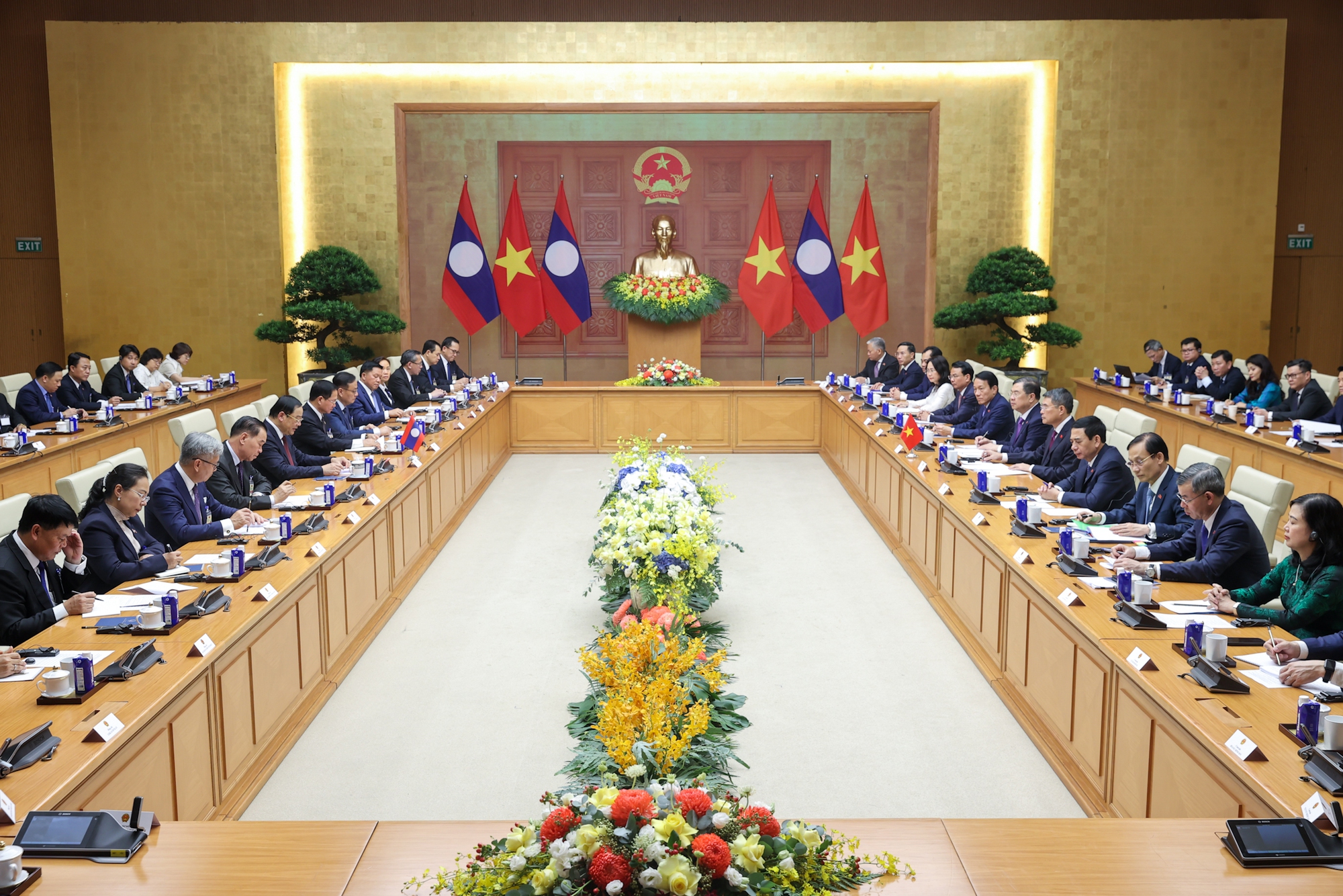Việt Nam luôn kề vai sát cánh hỗ trợ Lào hiện thực hoá các mục tiêu chiến lược đã đề ra- Ảnh 2. Việt Nam luôn kề vai sát cánh hỗ trợ Lào hiện thực hoá các mục tiêu chiến lược đã đề ra- Ảnh 2.