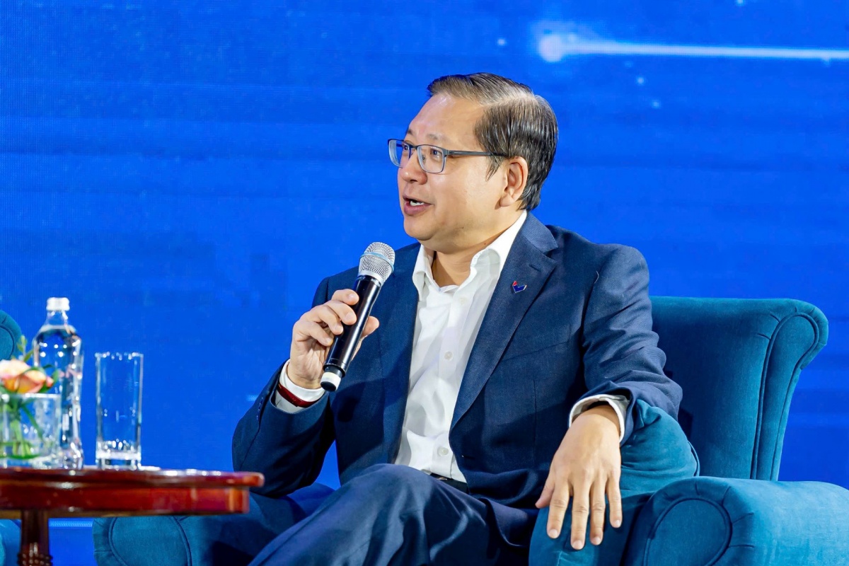 GS. Tan Yap-Peng là người dẫn dắt để lĩnh vực điện - điện tử của Đại học Công nghệ Nanyang (Singapore) vươn lên hàng đầu thế giới GS. Tan Yap-Peng là người dẫn dắt để lĩnh vực điện - điện tử của Đại học Công nghệ Nanyang (Singapore) vươn lên hàng đầu thế giới