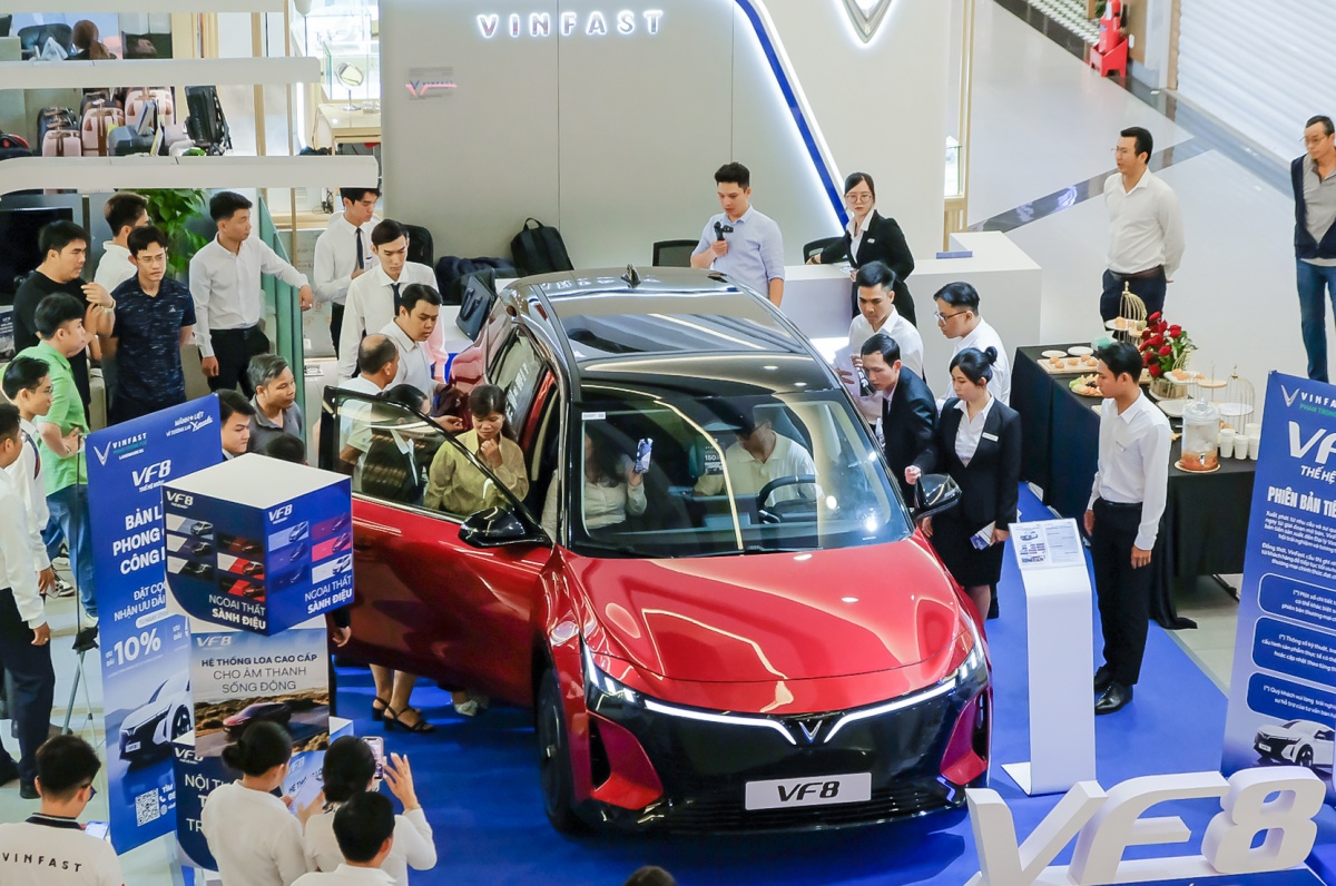 VF 8 thế hệ mới nhận 12.728 đơn đặt trước chỉ sau 8 ngày mở bán chính thức