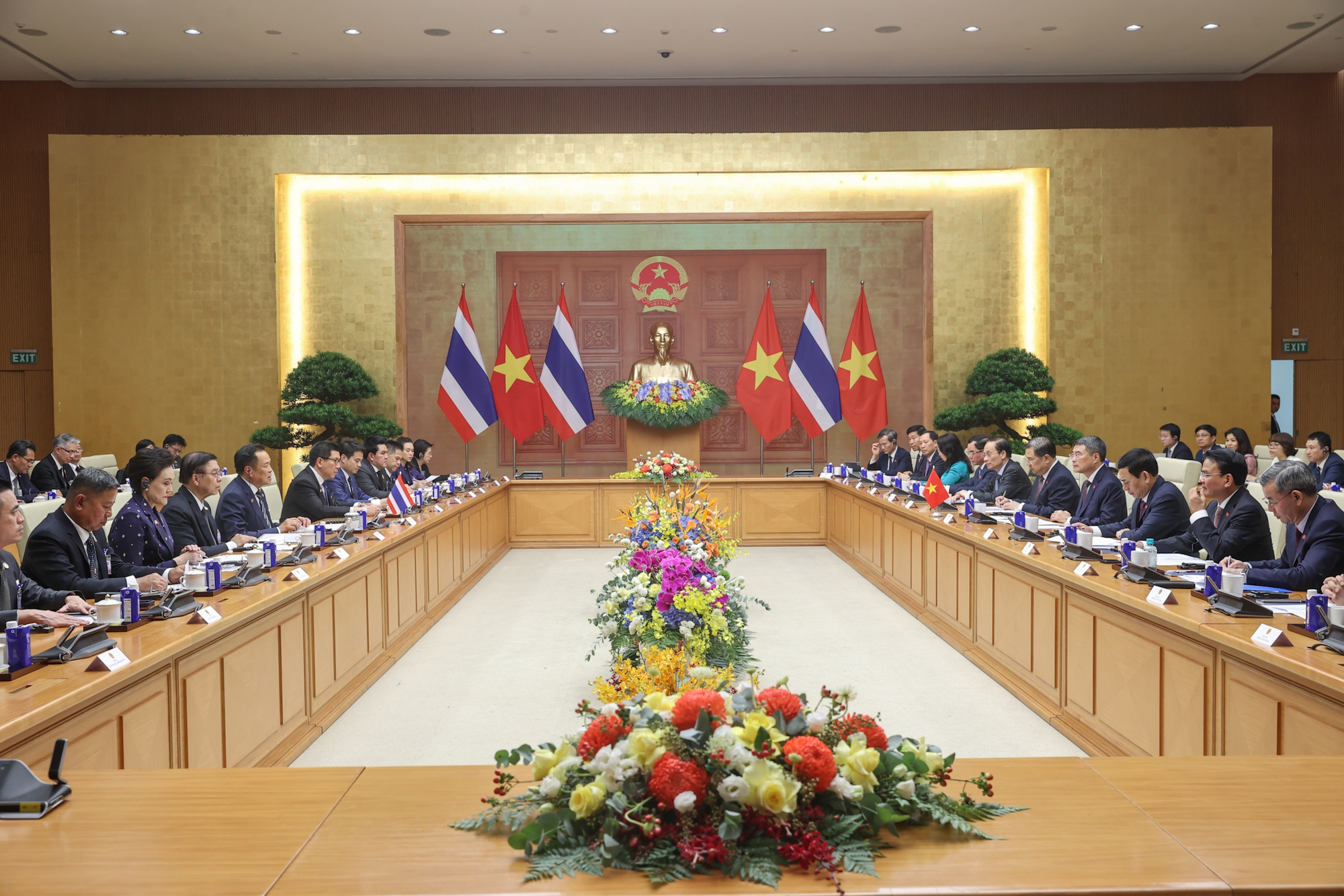 Thủ tướng Lê Minh Hưng hội đàm với Thủ tướng Thái Lan: Hướng tới kim ngạch thương mại song phương 50 tỷ USD- Ảnh 2. Thủ tướng Lê Minh Hưng hội đàm với Thủ tướng Thái Lan: Hướng tới kim ngạch thương mại song phương 50 tỷ USD- Ảnh 2.
