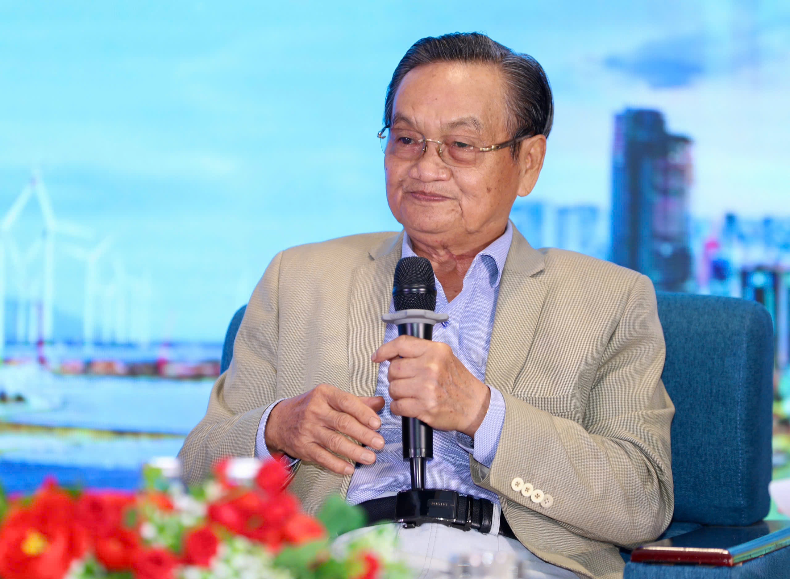 Chuyên gia kinh tế, TS Trần Du Lịch nhấn mạnh Chuyên gia kinh tế, TS Trần Du Lịch nhấn mạnh